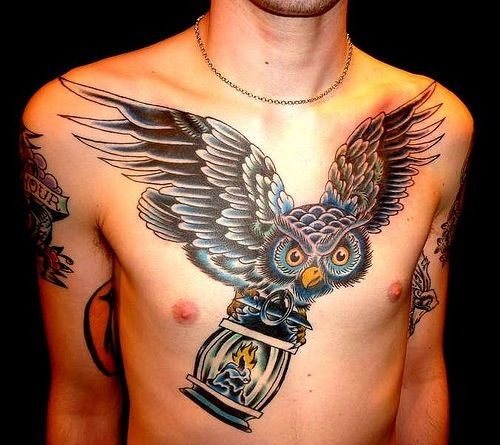 点击大图看下一张：男性胸前个性的翅膀纹身图3