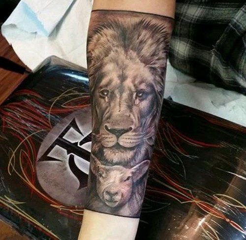 点击大图看下一张：手臂上经典唐狮纹身图2