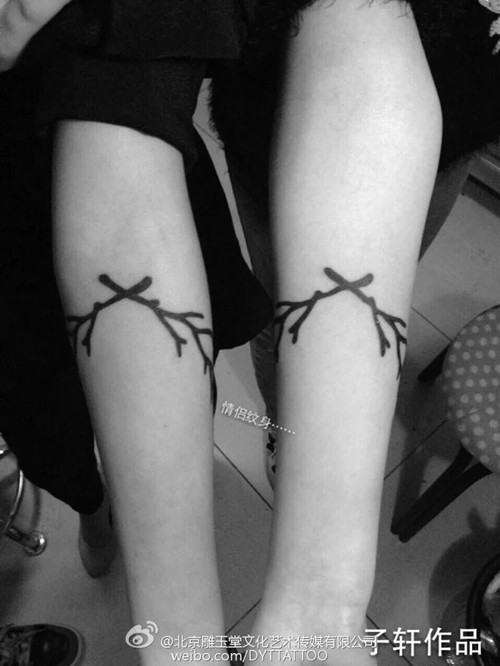 点击大图看下一张:黑白字母 花臂 情侣纹身图11