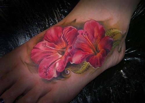 点击大图看下一张：脚部好看的花朵纹身图3