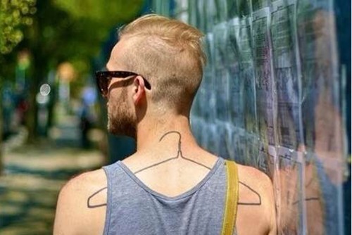 点击大图看下一张：后肩小清新图案纹身图6