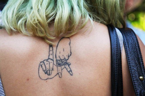 点击大图看下一张：后肩小清新图案纹身图7