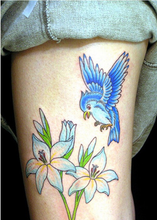 点击大图看下一张：唯美的小鸟腿部纹身