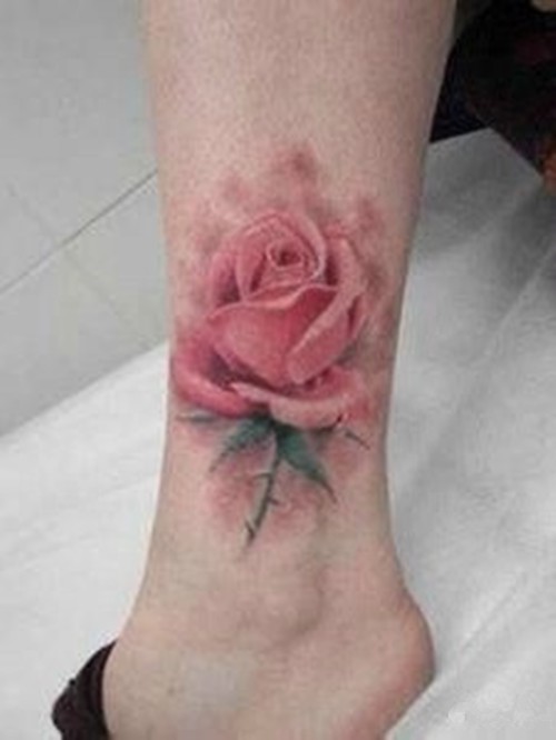 点击大图看下一张：唯美脚踝花朵纹身