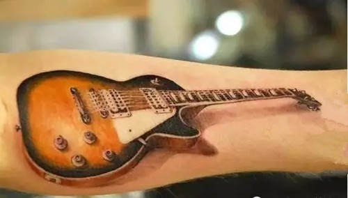 点击大图看下一张：一组逼真的手臂吉他纹身图2