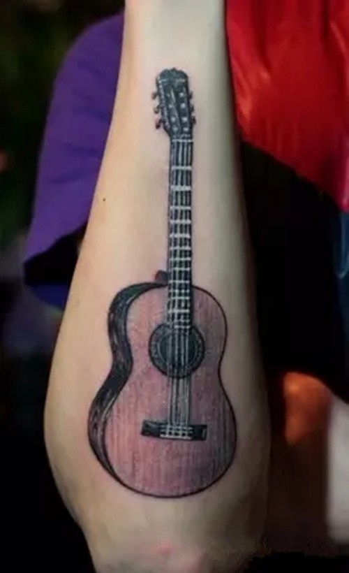 点击大图看下一张：一组逼真的手臂吉他纹身图4