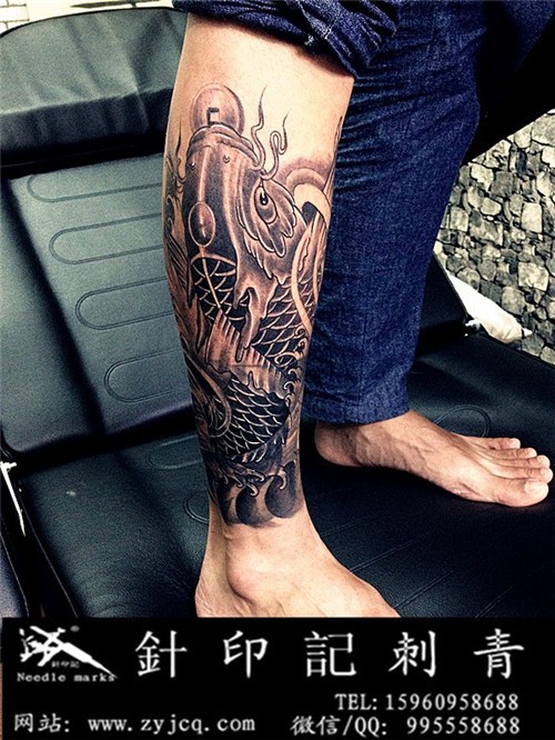 点击大图看下一张：包小腿锦鲤鱼纹身