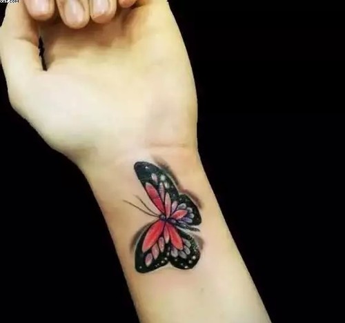 点击大图看下一张：清新淡雅的蝴蝶纹身图5