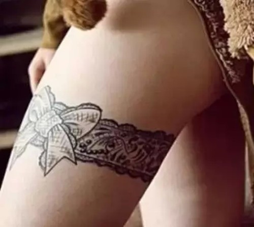 点击大图看下一张：性感的蕾丝蝴蝶结纹身