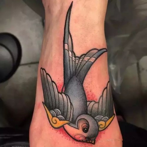 点击大图看下一张：漂亮可爱的燕子纹身图4