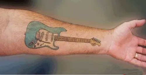 点击大图看下一张：跟随音乐动起来  吉他纹身