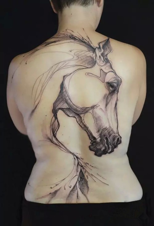 点击大图看下一张：骏马奔腾  个性马儿纹身