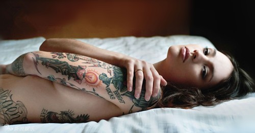 点击大图看下一张：性感美眉的时尚花臂纹身图2