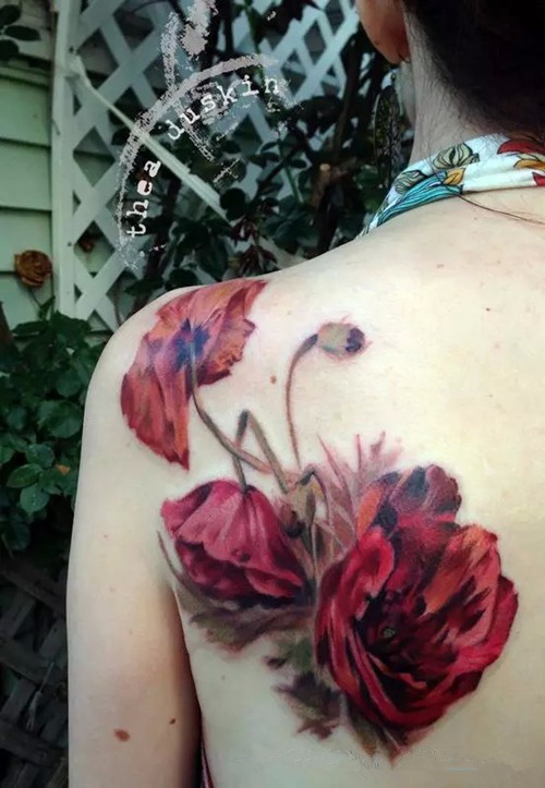 点击大图看下一张：有着致命诱惑的罂粟花纹身图2