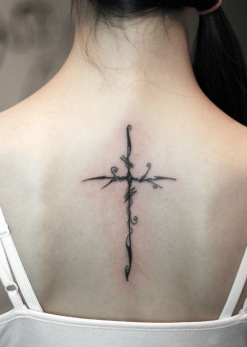 点击大图看下一张：肩背部精致个性十字架纹身