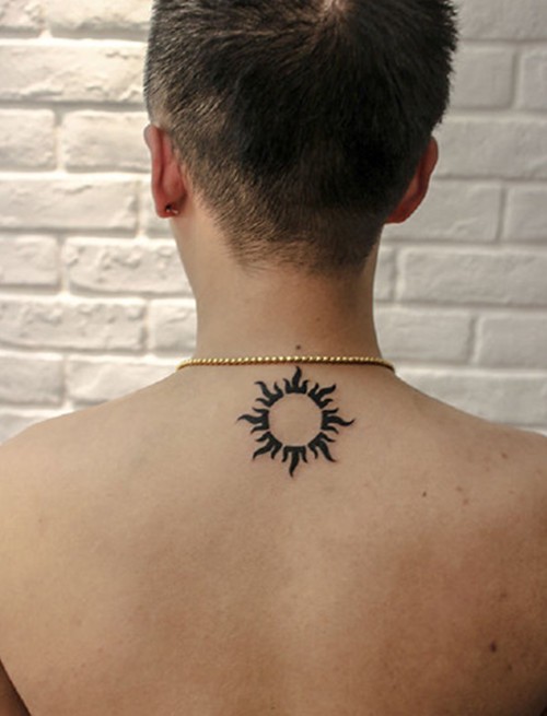 点击大图看下一张：潮男的个性太阳纹身图案图3