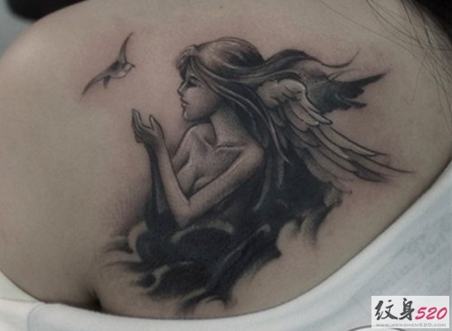 点击大图看下一张：呆萌可爱的天使纹身