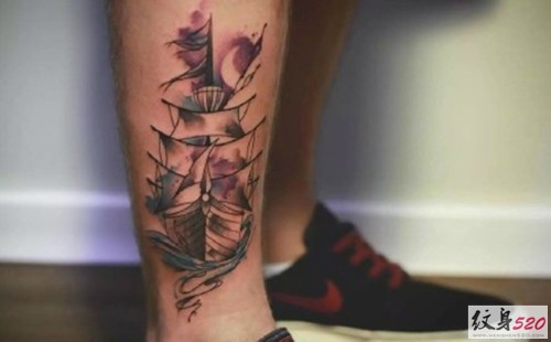 点击大图看下一张：小腿部好看的帆船纹身图3