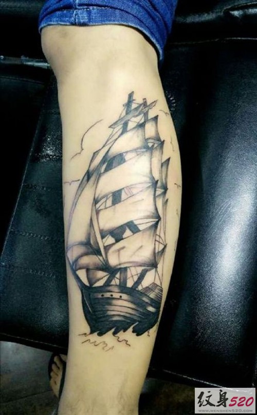 点击大图看下一张：小腿部好看的帆船纹身图6