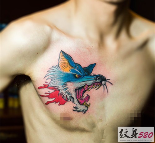 点击大图看下一张：男性胸部霸气狼头纹身图片