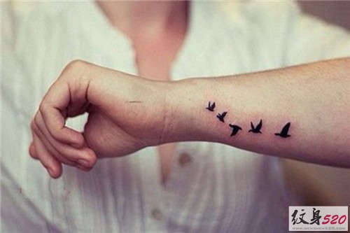 点击大图看下一张：唯美的大雁纷飞纹身图片图2