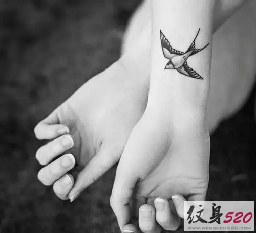 点击大图看下一张：可爱的黑白燕子纹身图案大全图11