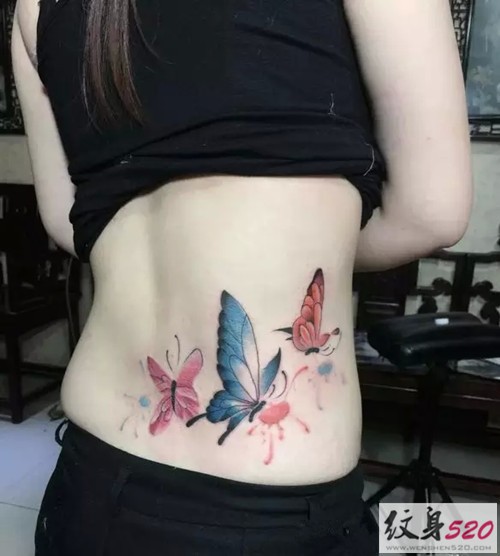 点击大图看下一张：性感小蛮腰上的蝴蝶纹身