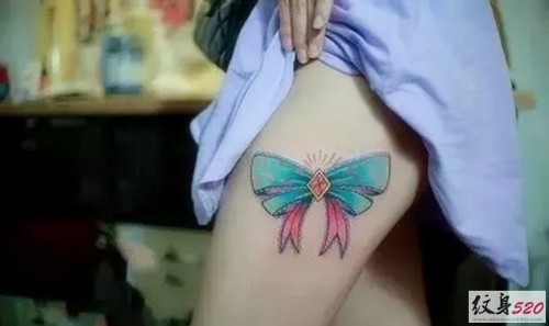 点击大图看下一张：女生腿部漂亮的蝴蝶结纹身图案大全