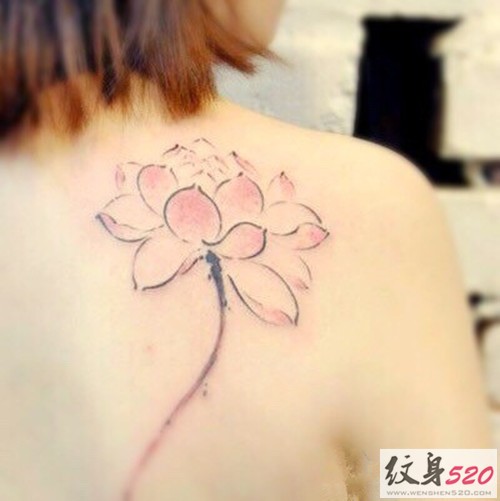 点击大图看下一张：肩部高贵圣洁的莲花纹身图2