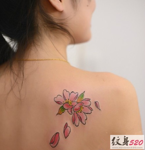 点击大图看下一张：肩部高贵圣洁的莲花纹身图3