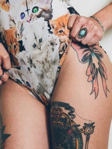 个性女生大腿另类图腾纹身图片