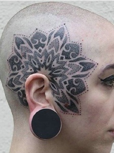 另类女士头部图腾纹身图片非常个性