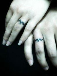 女生手指简单纹身图案