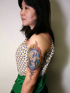 女士手臂外框花环纹身图片个性时尚