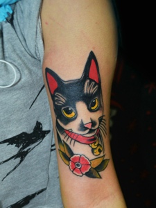 手臂内侧可爱的小猫咪纹身图片