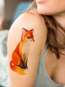 吸引眼球的可爱小狐狸纹身图片