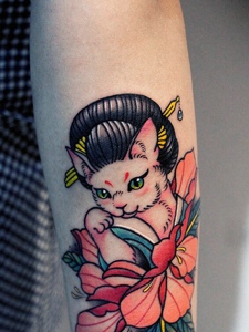 手臂花式小花猫纹身图片很独特