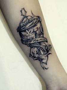 一款非常有意思的手臂小图案纹身