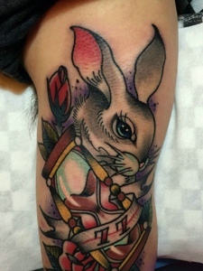 可爱萌萌的彩色小兔子纹身图片