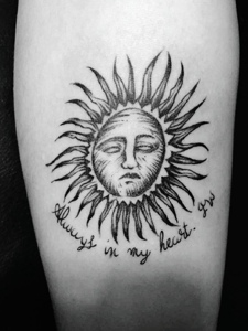 太阳和月亮的另类小图腾纹身