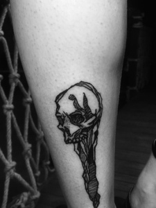 腿部个性小骷髅纹身图片