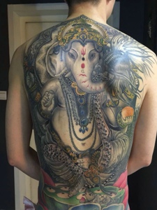 成熟男士满背大象神纹身图案