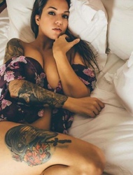 性感欧美女性满身纹身是那么的诱人