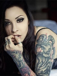 美女个性手臂纹身刺青