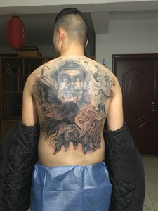 经典老传统的背部钟馗纹身图案