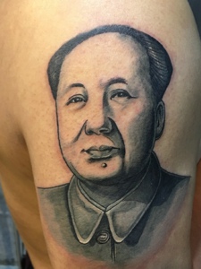 非常了不得的大臂毛主席肖像纹身