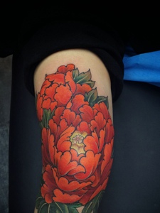 包小腿大红花朵纹身图片很惊艳