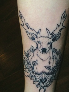 手臂上的小鹿纹身图片可爱动人