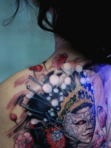 女生后背漂亮的经典花旦纹身图片