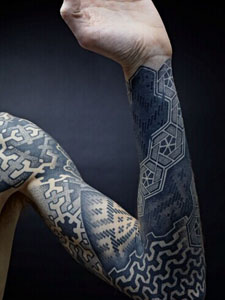 深受时尚人士喜爱的图腾花臂纹身